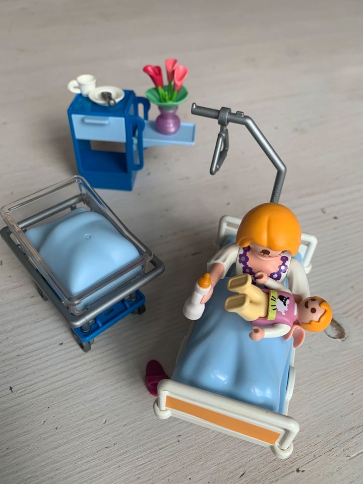 Playmobil Krankenhaus-Zimmer Mutter Baby Babybett in Frankfurt am Main