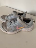 Nike Downshifter Sneaker grau pink Gr. 33 Nordrhein-Westfalen - Kempen Vorschau