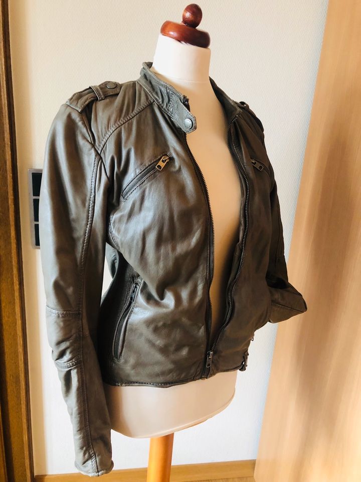 Tigha Damen Lederjacke S/M in Künzell