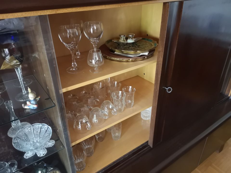 Glas Vitrinenschrank u. Anrichte Sideboard ca. 50er Jahre Esszimm in Mülheim (Ruhr)