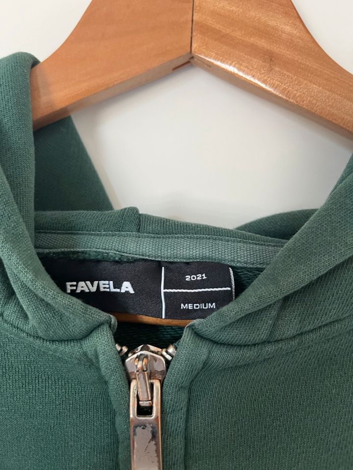 Favela Hoodie M Grün in Suhl