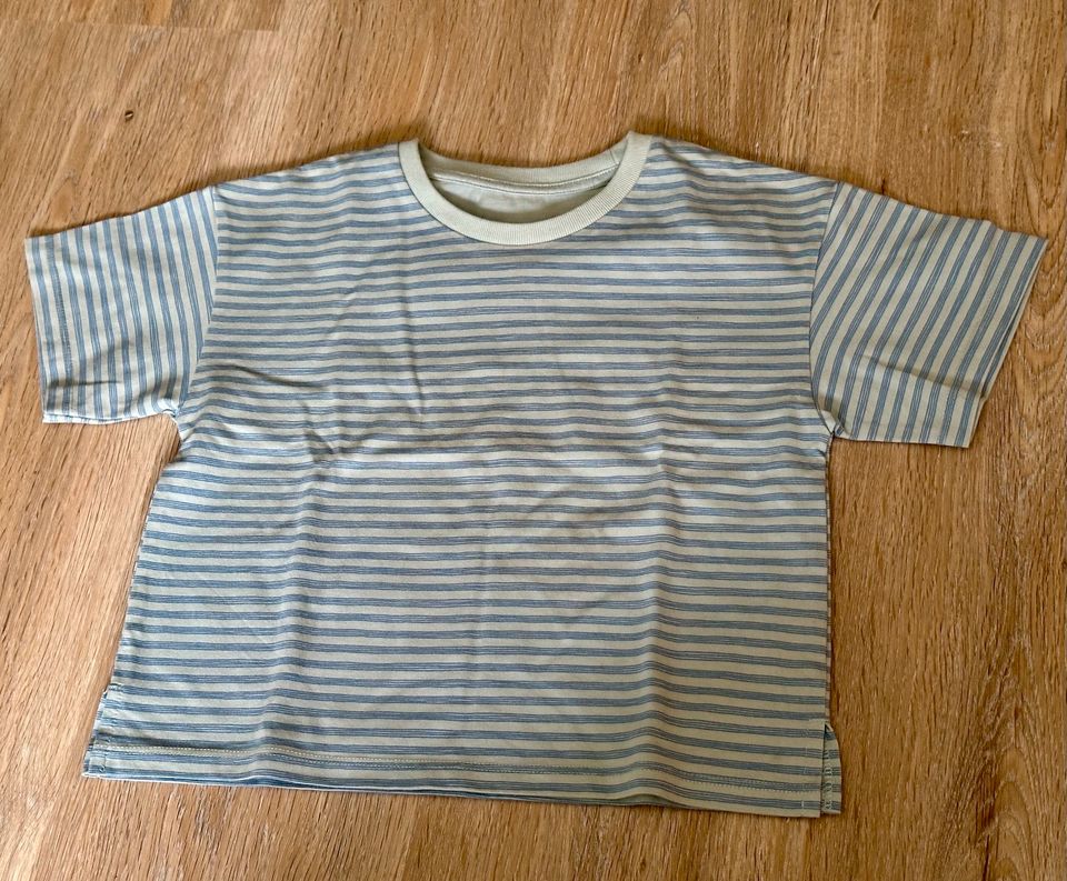 Uniqlo Airism Shirt grün blau gestreift 92 98 Kinder in Wallenfels