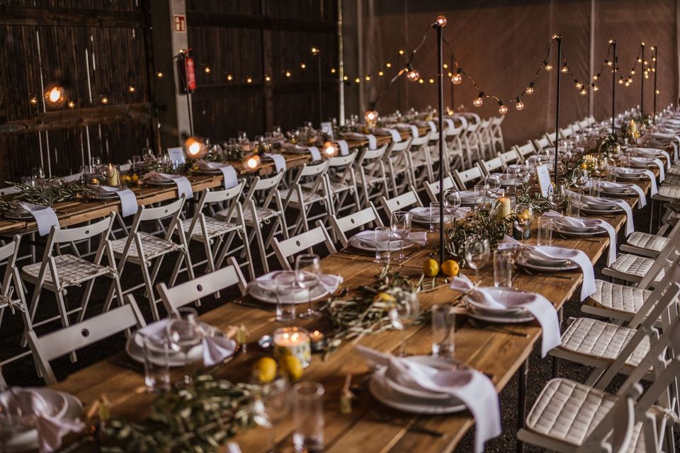 Outdoor Boho Zelt Hochzeit Trauung Tische Stühle mieten leihen in Sommerhausen Main