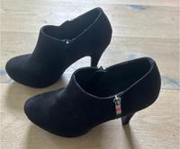 Schwarze Pumps High Heels in Wildleder Optik Damenschuhe Sachsen - Neumark Vorschau