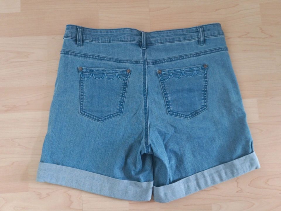 Tchibo TCM Jeans Shorts Kurze Hose Gr. 42 Baumwolle Sommerhose in Essen