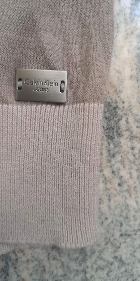 Toller Pulli Calvin Klein L in Saarbrücken