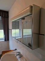 Badezimmer Spiegelschrank 3 Türen, mit Steckdose und Licht Nordrhein-Westfalen - Soest Vorschau