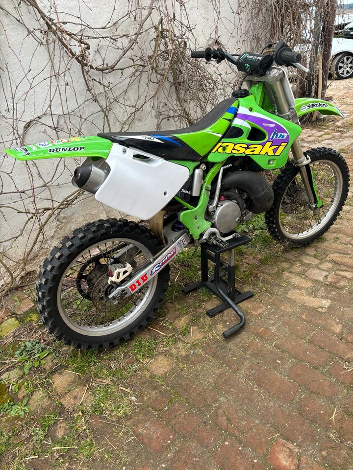 Kawasaki kx 250 top zustand und top preis nur 11 std keine cr 125 in Mallersdorf-Pfaffenberg