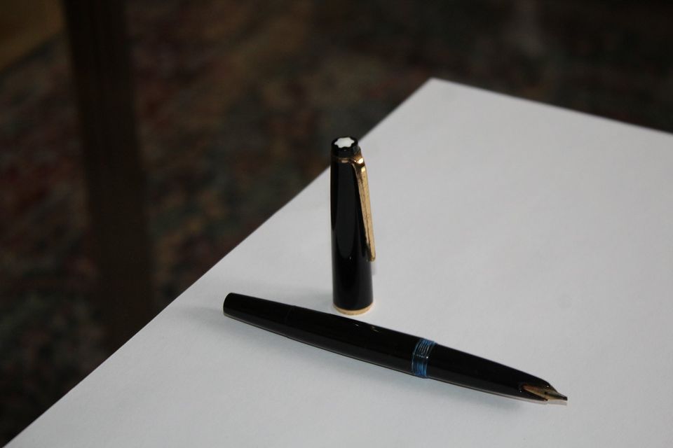 Montblanc Kolbenfüller 585er Goldfeder Serie III Nr.32 in Heidenrod