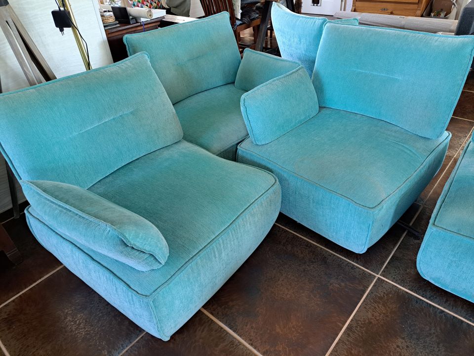 Sofa Drei- und Zweisitzer blau / 5 Einzelteile zusammensteckbar in Rödental