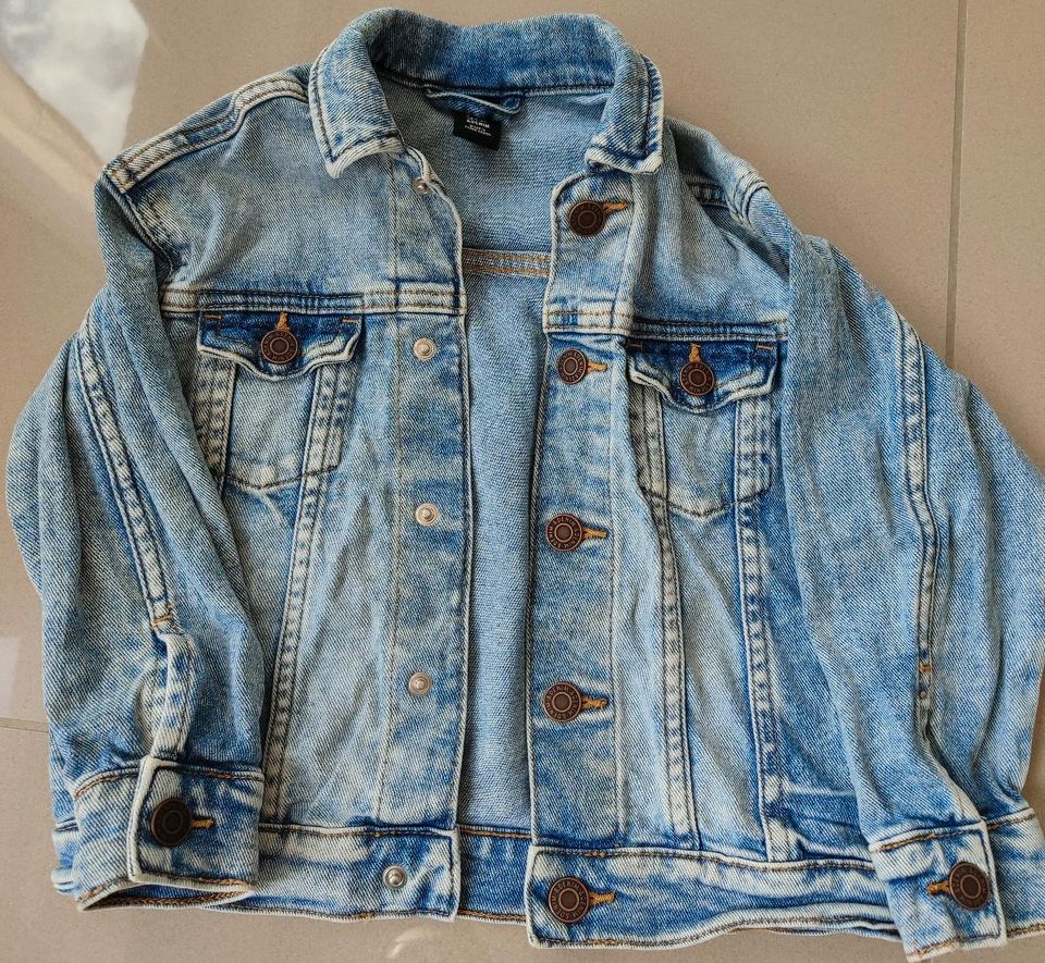 Jeansjacke H&M Gr. 110 in Moers