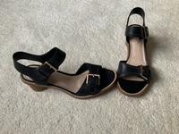 Damenschuhe Clarks Gr. 37 praktisch NEU Leder Schwarz Düsseldorf - Bilk Vorschau