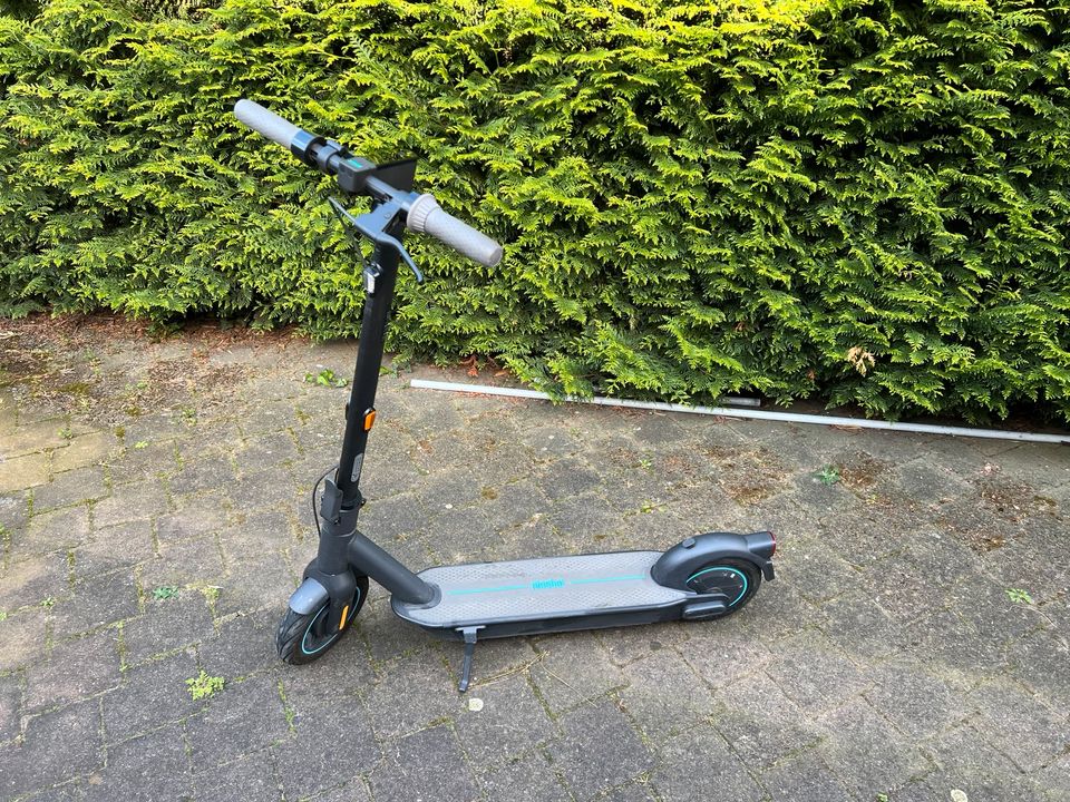 SEGWAY NINEBOT KICKSCOOTER MAX G30D II E-Scooter 10 Zoll Schwarz in Wolfen