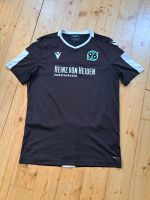 Gebrauchte Training tshirts und  Hose. Preis & große Achten bitte Hannover - Linden-Limmer Vorschau