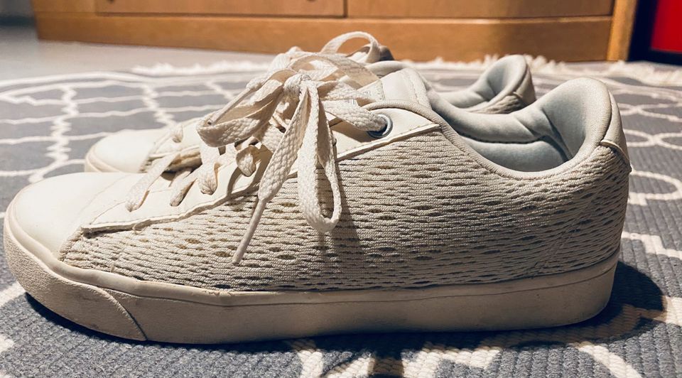 Creme weiße Adidas Schuhe mit Spitze Gr 38 Damen Sneaker in Duisburg -  Meiderich/Beeck | eBay Kleinanzeigen ist jetzt Kleinanzeigen