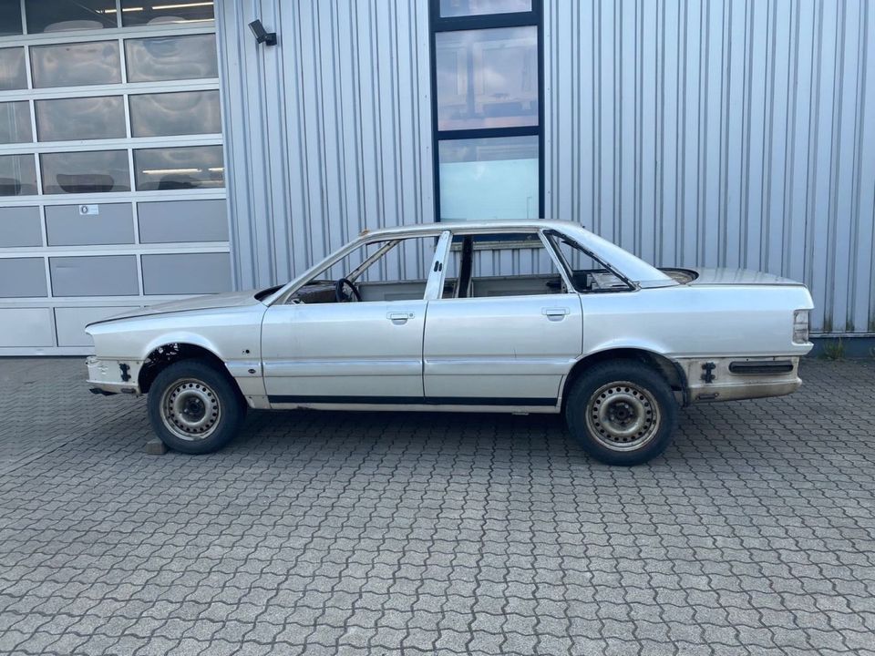 Audi 200 20V Typ 44 Limousine Karosserie rollbar auf Achsen in Wipperfürth