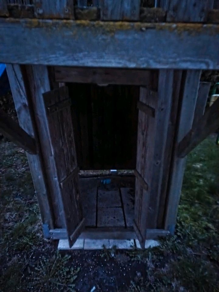 Holzspielturm mit Schaukel und Rutsche in Karlshuld