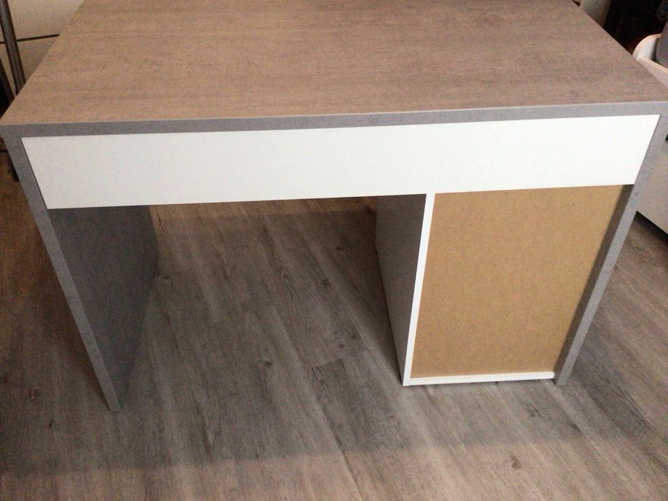 Schreibtisch in Mölln