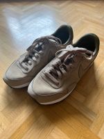Nike Air Sneaker beige Größe 41 wie neu München - Bogenhausen Vorschau