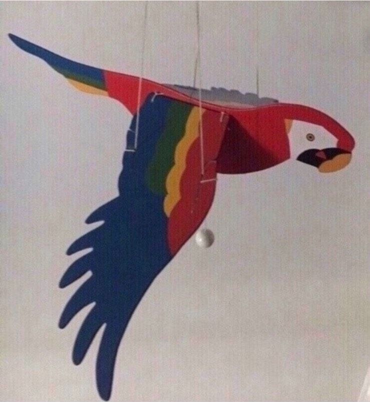 Schwingfigur Papagei aus Holz Mobile für das Kinderzimmer in Schöneck
