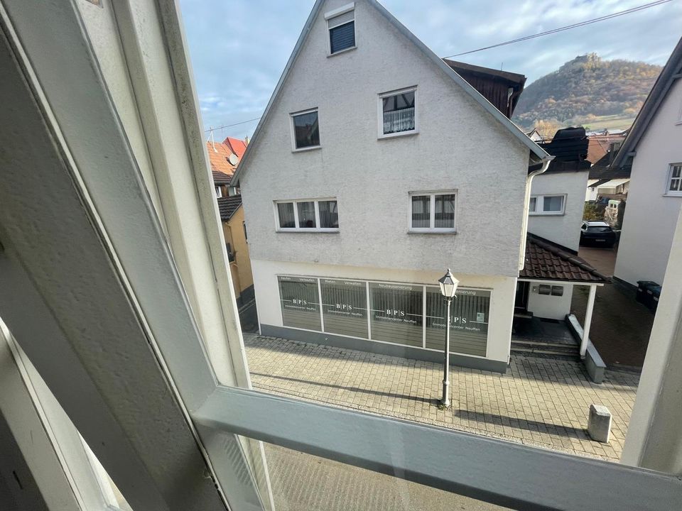 Gemütliche 3 Zimmer Wohnung im denkmalgeschützten MFH mit Blick auf den Hohenneuffen in Neuffen