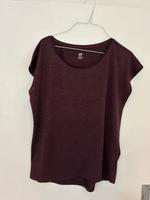 Lilafarbenes Sportshirt Berlin - Wilmersdorf Vorschau