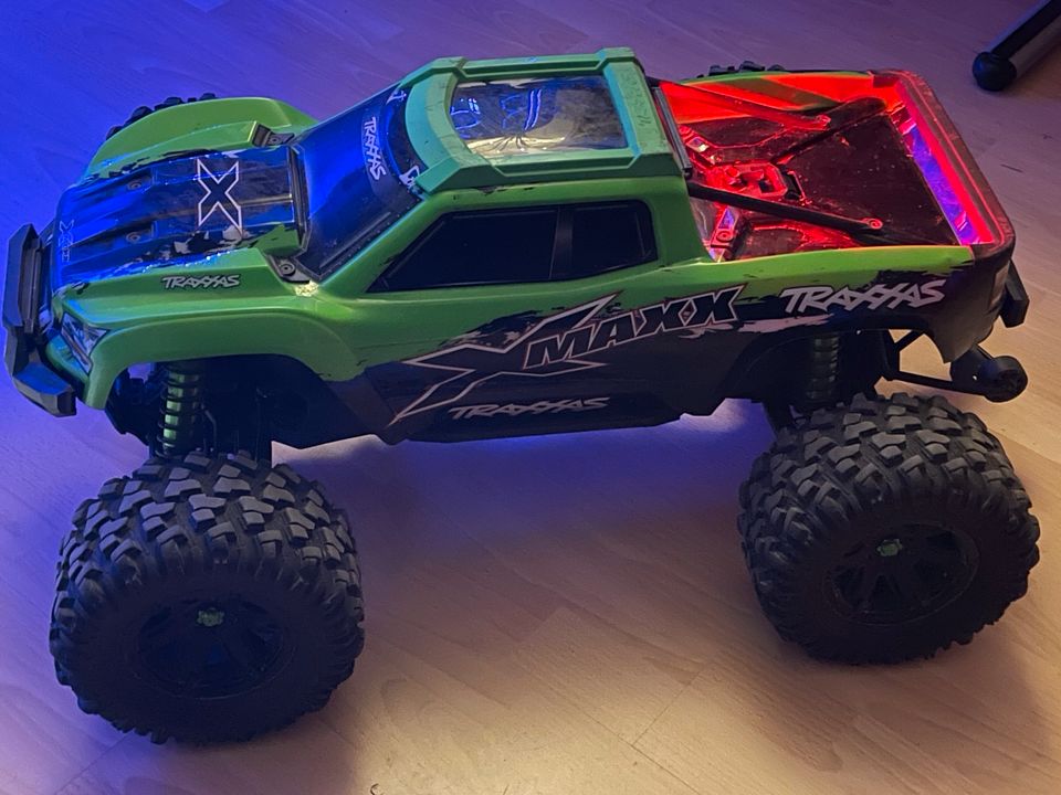 Traxxas Xmaxx 8s RC Auto mit Akkus 4 Stück Brainergy  8200mah in Würzburg