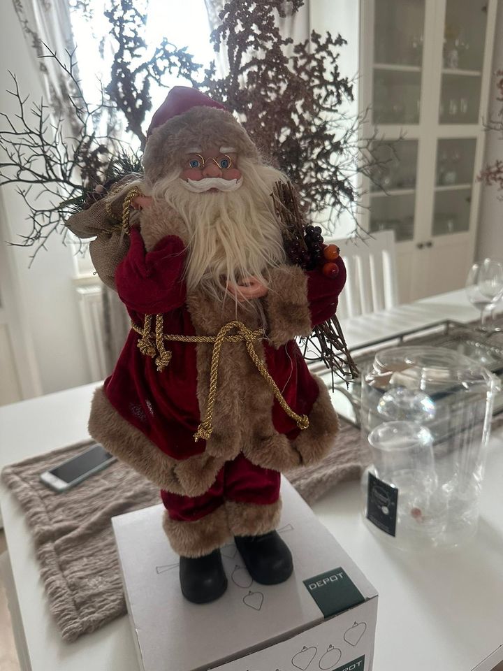 Nikolaus Figur Weihnachtsmann dekofigur in Augsburg