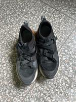 Sneaker schwarz mit Gummi Sohle mit schnalle Nordrhein-Westfalen - Neuss Vorschau