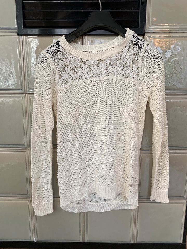 weißer Strickpullover mit Spitze in Stuttgart