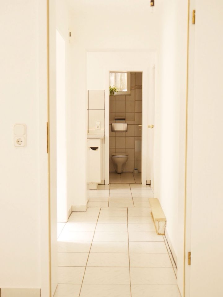Helle modernisierte 2 Zimmer-Souterrain Wohnung mit EBK und WM in Flörsheim am Main