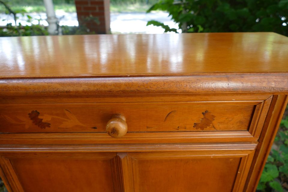 Kleiner Schrank Anrichte Sideboard  Kirsche mit Intarsien in Hamburg