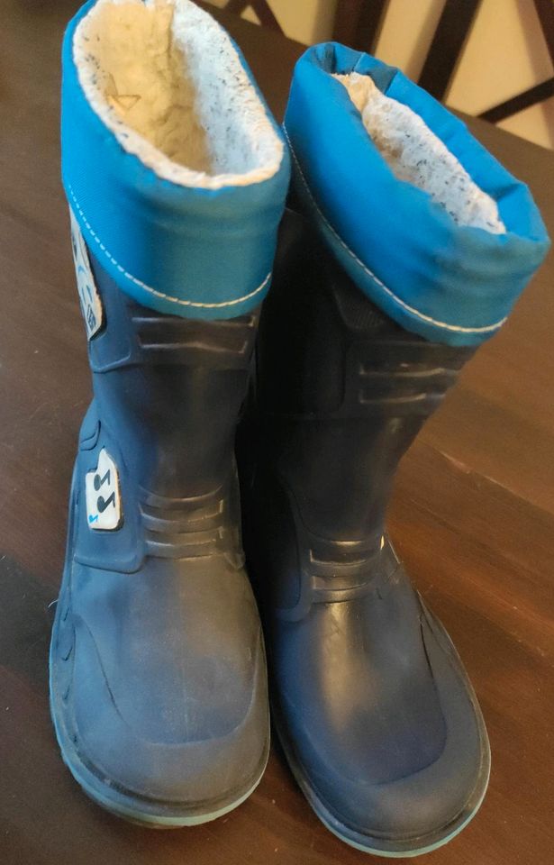 Gummistiefel/ Regenstiefel gefüttert Gr. 33 in Stadt Wehlen