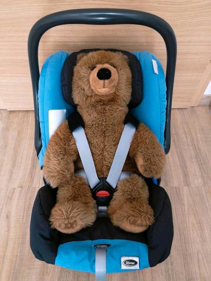 Britax Römer Baby Safe Plus Kindersitz Babyschale in Diemelstadt