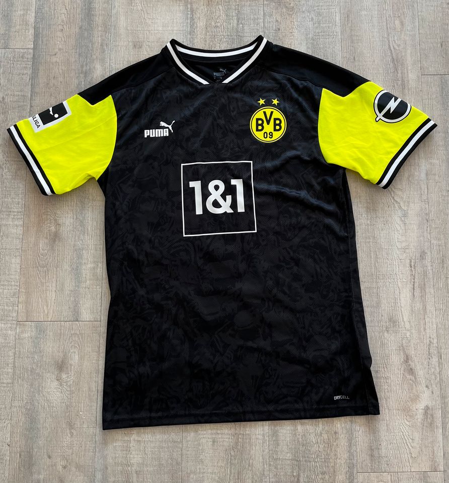 BVB Neon Special Edition Trikot in Dortmund