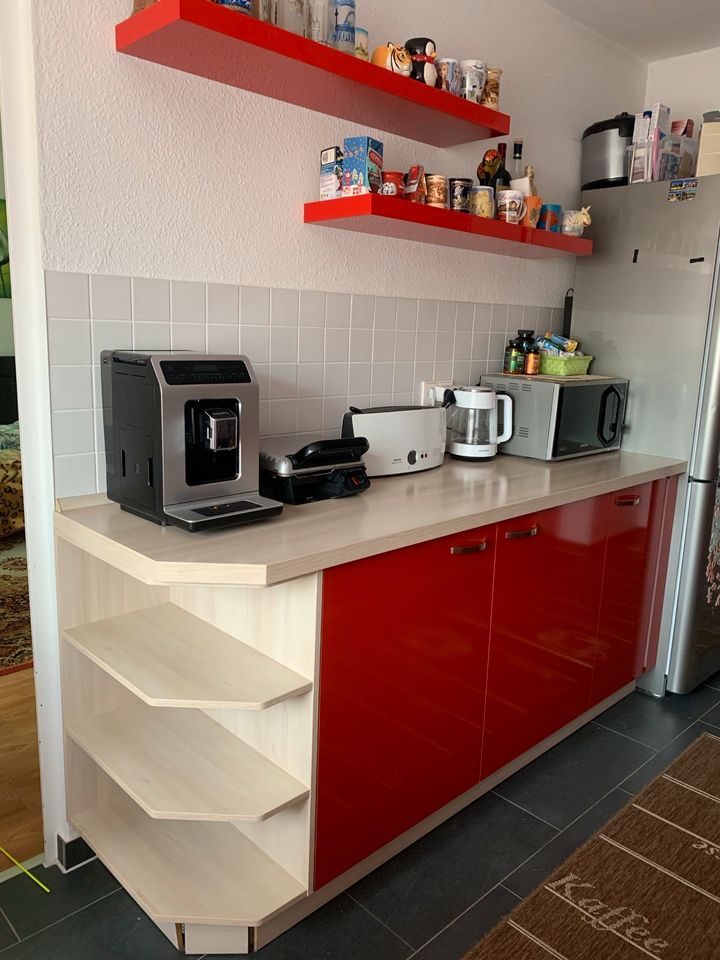 Küche Küchenschränke mit Elektrgetäte in Berlin