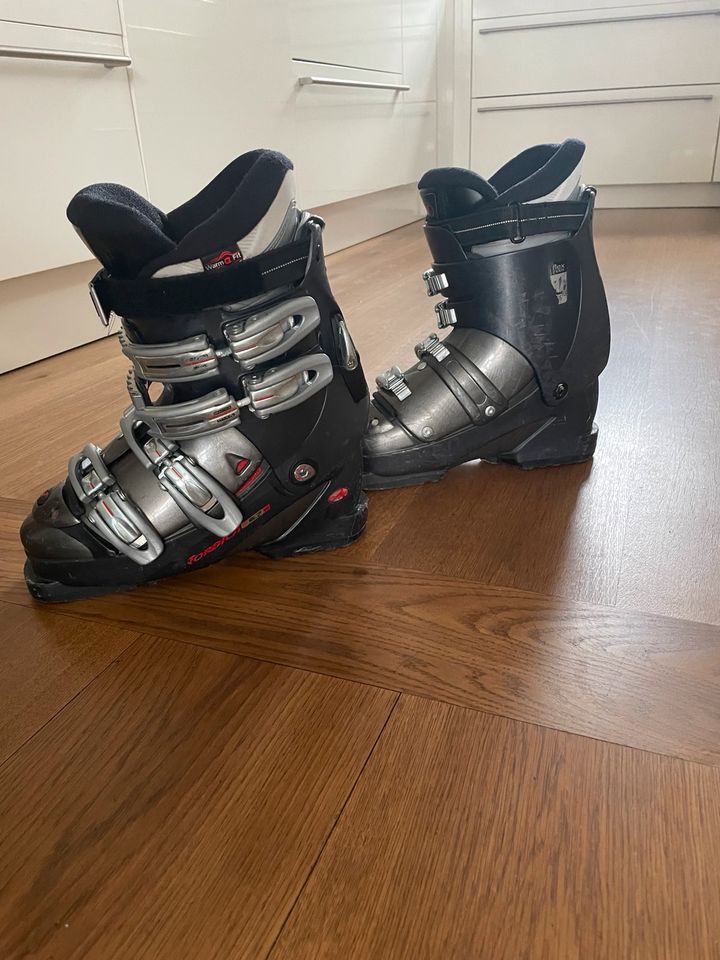 Skischuhe Nordica 23,5 in Idstein