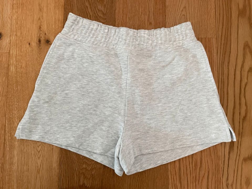 NEU H&M Damen Mädchen Shorts Sweat kurze Hose Hotpants S in Gummersbach