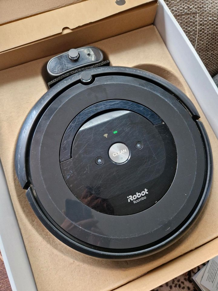 IRobot Roomba E5 Tierhaar/ Roomba App in Raisdorf