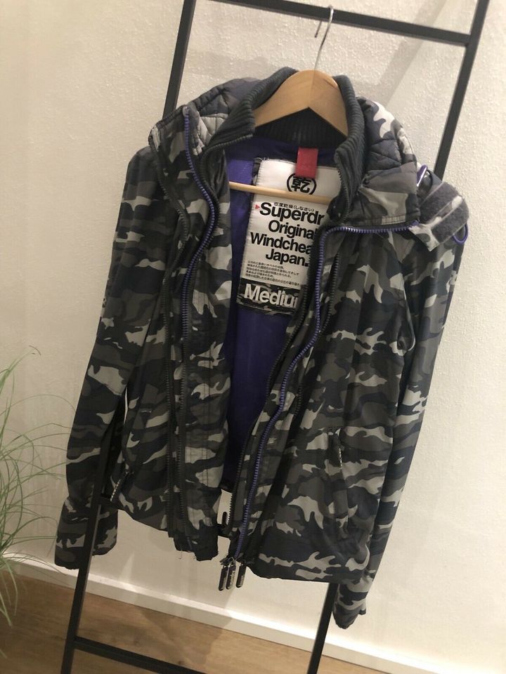 Superdry Jacke in Windeck