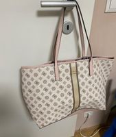 Original Guess Shopper Vikky mit Pochette in weiß/rosa Brandenburg - Cottbus Vorschau