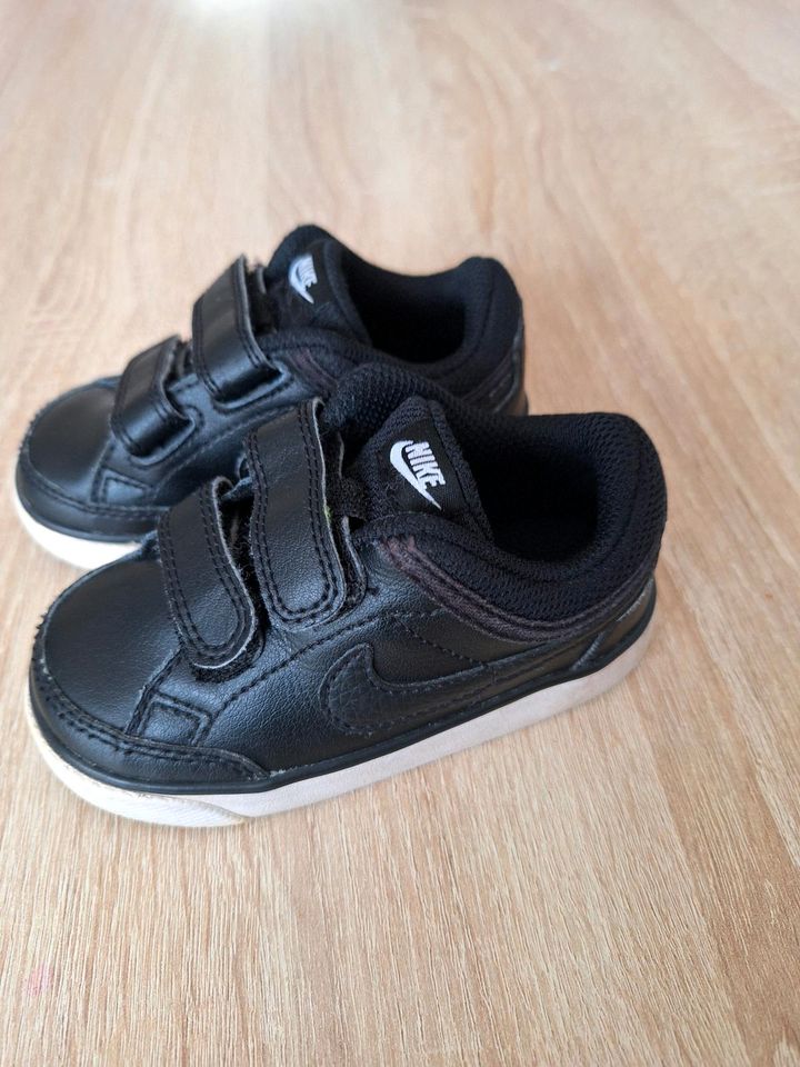 Nike Babyschuhe Größe 22 in Engen