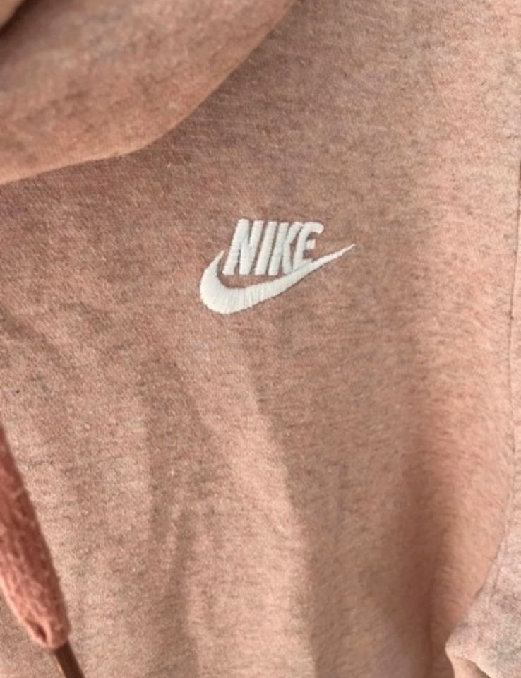 NIKE Pullover mit Kragen Größe M rosa in Mölln