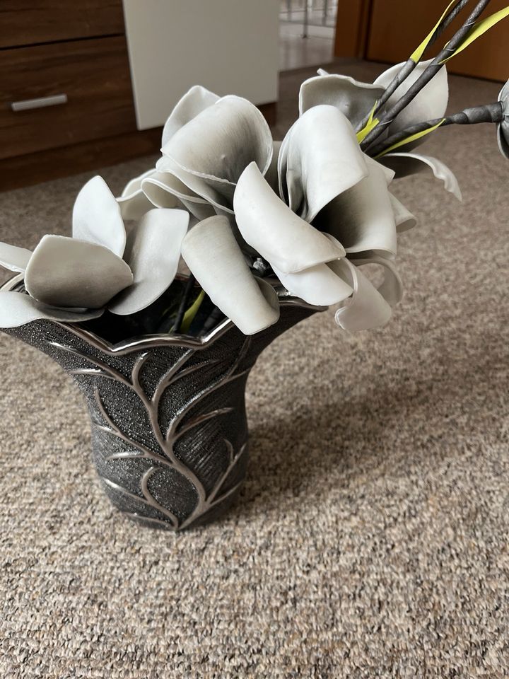 Deko Vase mit Kunstblumen in Versmold