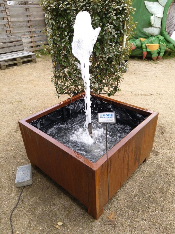Corten Stahl Säule Brunnen Wasserspiel Garten Messe Gala Deko in Neustadt an der Weinstraße