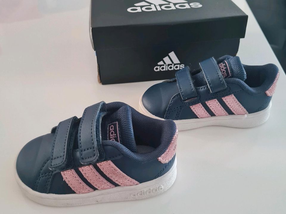 Adidas sneaker blau mit rosa Glitzer Streifen Gr e 19 in