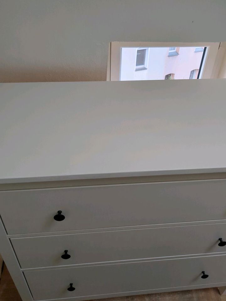 Ikea Hemnes Kommode drei Schubladen weiß Wickelkommode in Nürnberg (Mittelfr)
