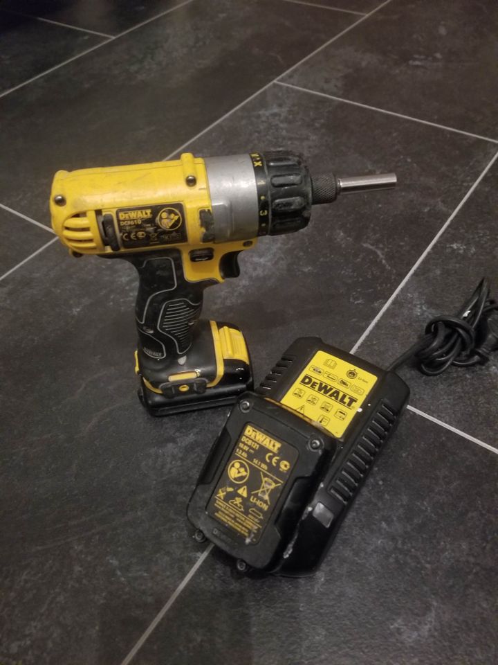 Dewalt DCF 610 Akku Schrauber mit 2 Akku + Ladestation in Berlin