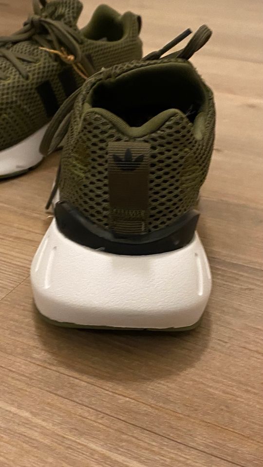 Adidas Swift Run 22 J 36 3,5 neu ungetragen in Wöllstadt