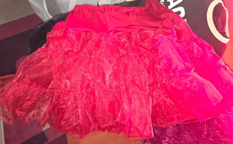 2 Petticoats,1 Rockabilly Kleid rot-weiß gepunktet in Achim
